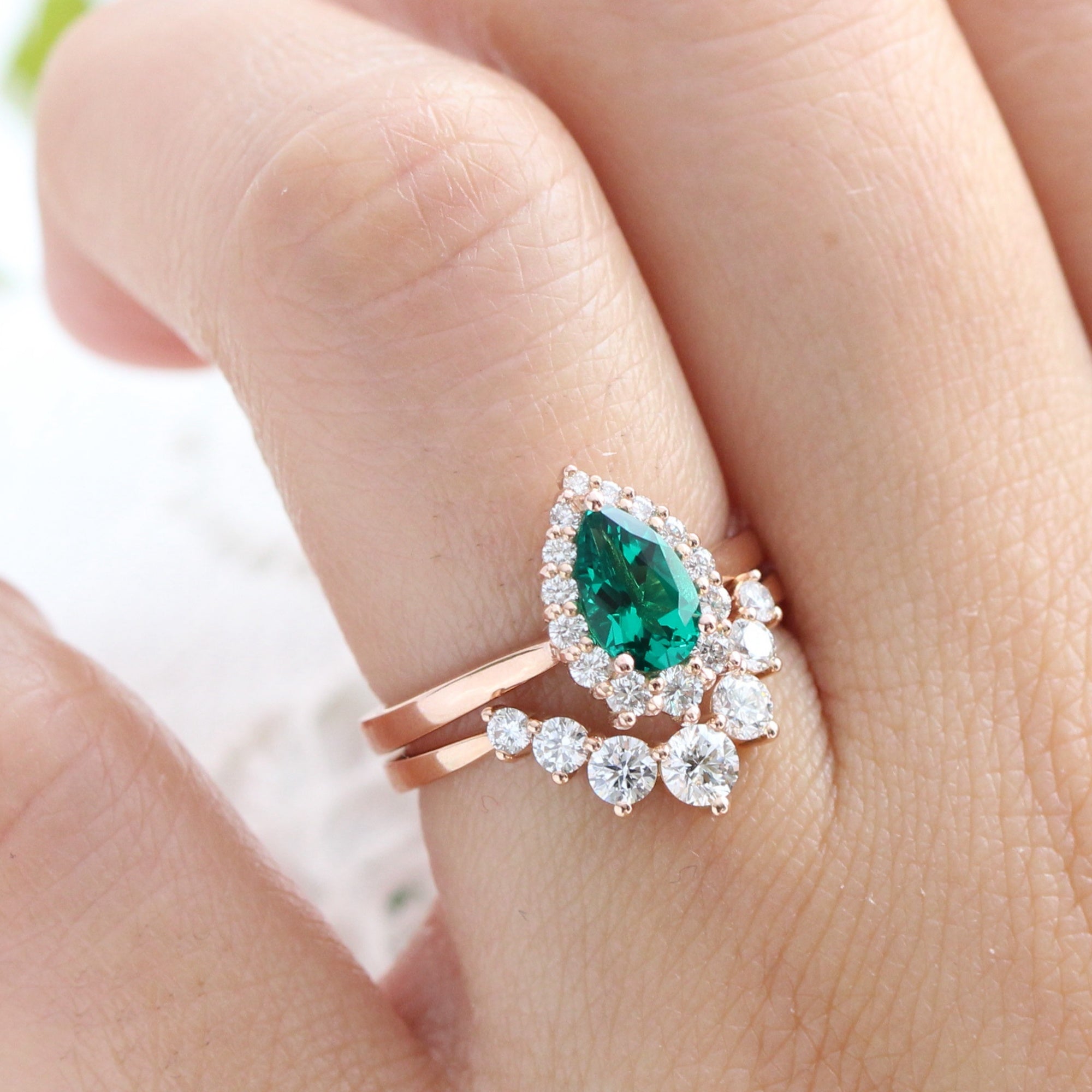 Emerald ring deals stackable