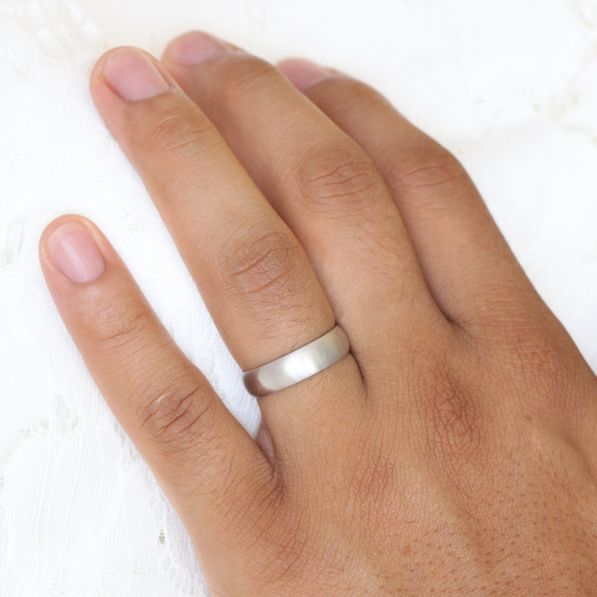 Hammered Wedding Band - Palladium White Gold -Unisex - Matte