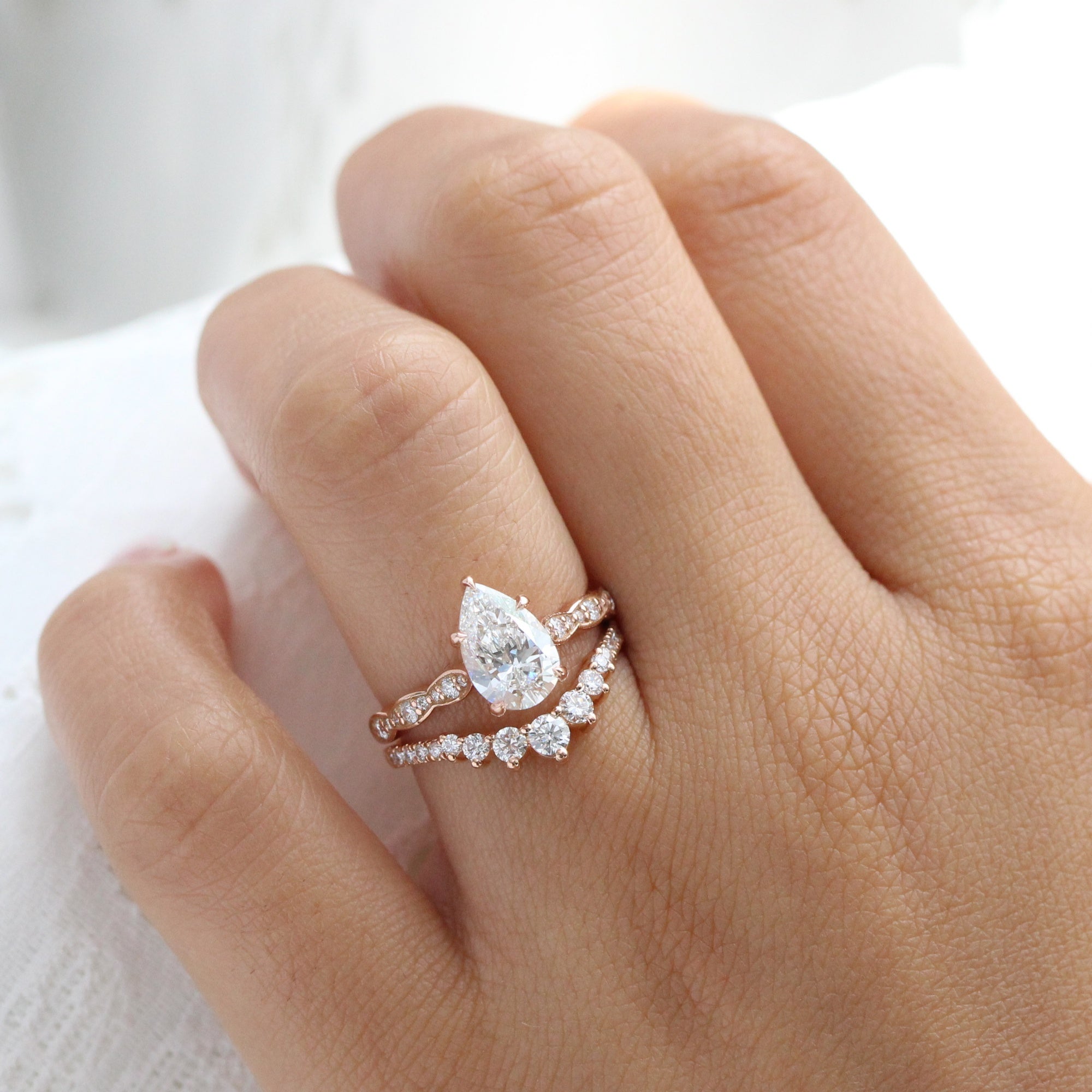 3.5 Ctw Solitaire Oval-Cut Engagement Ring in 18K Gold