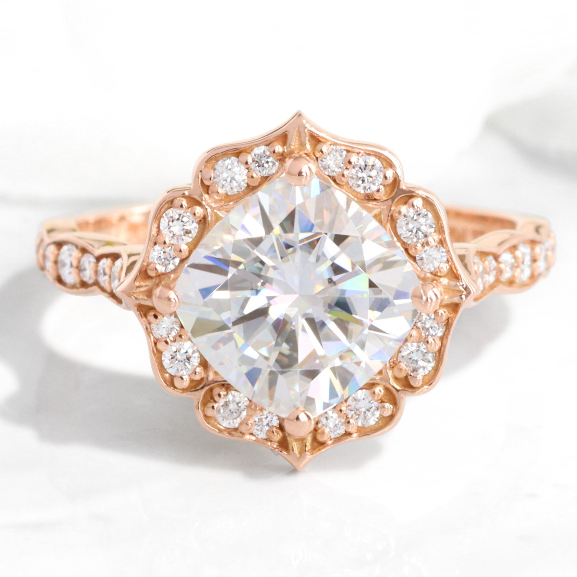 Vintage Flower Round Moissanite Diamond 1.25 CT Flower Shape Art Deco Engagement Ring Vintage Style Halo of Round 2024 Moissanite Engagement Ring